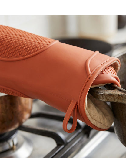 Ledgei Mini Silicone Pinch Mitts Terracotta Pair